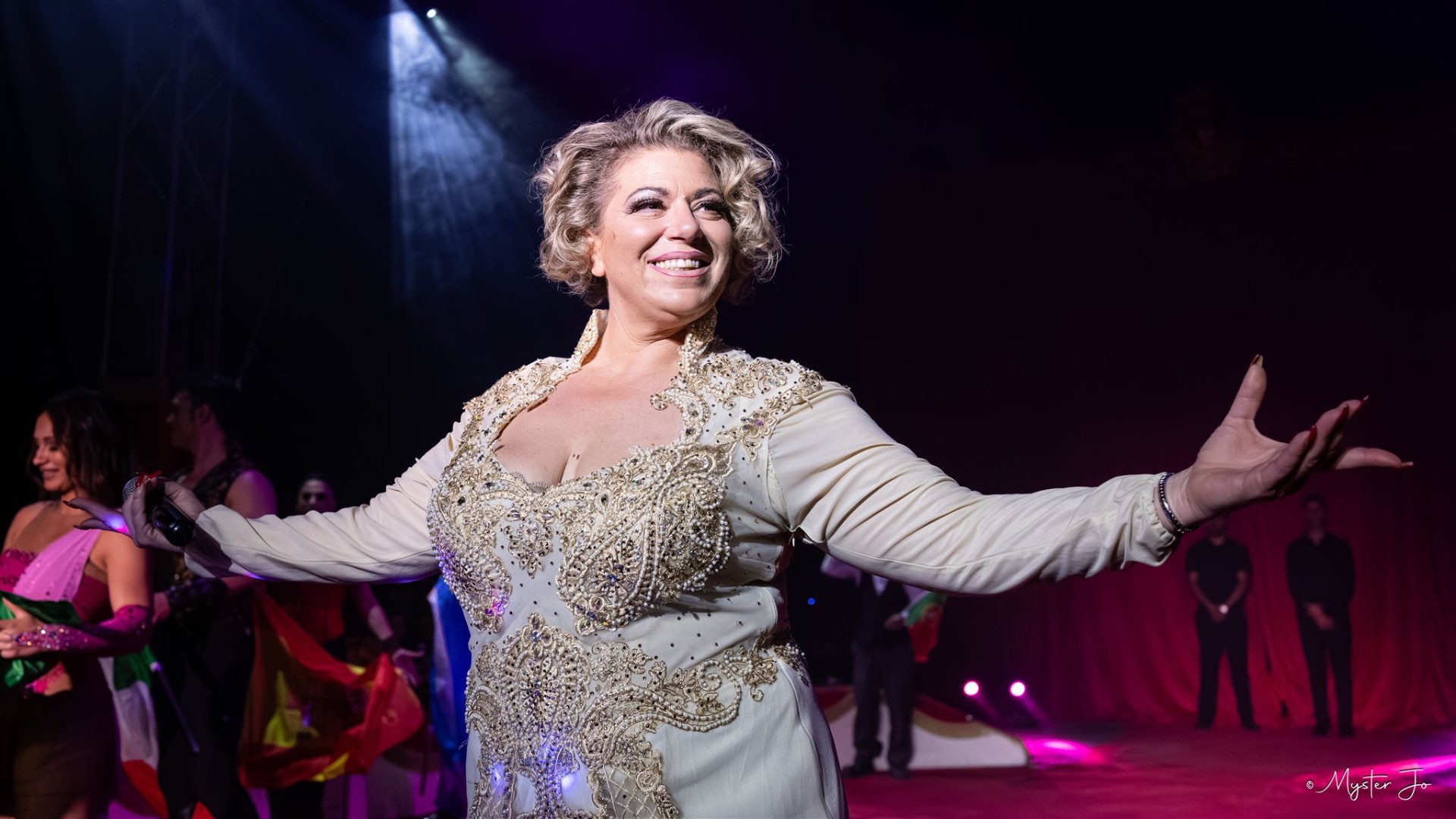 Artiste saluant le public lors du final